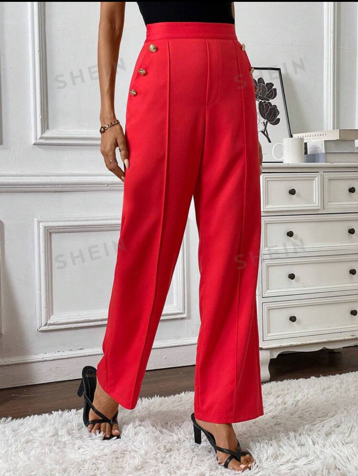 Pantalón con botones dorados